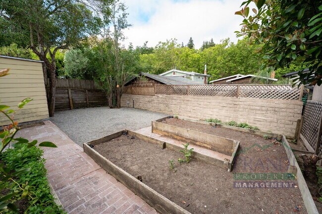 Building Photo - 40 Pleasant Ln