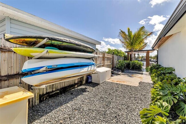 Building Photo - 160 SE 3rd Ct