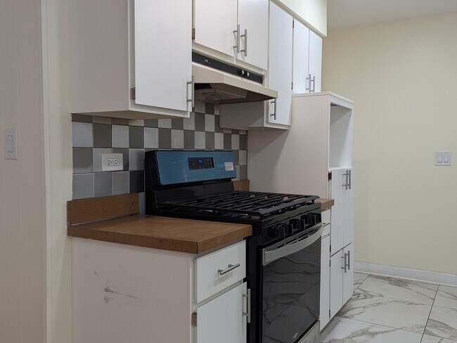 Building Photo - 94 Jf Kennedy Blvd