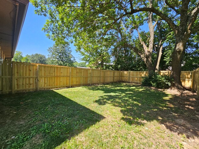 Building Photo - 4502 Garden Center Dr