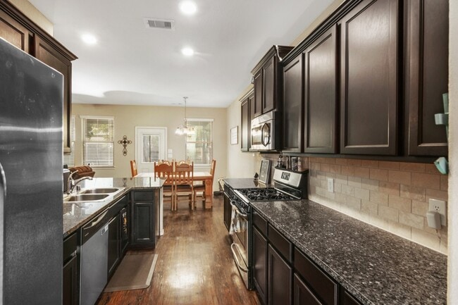 Building Photo - 1766 Parkside Shrs Ln