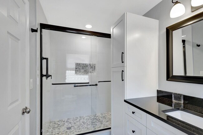 Building Photo - 807 Windermere Way