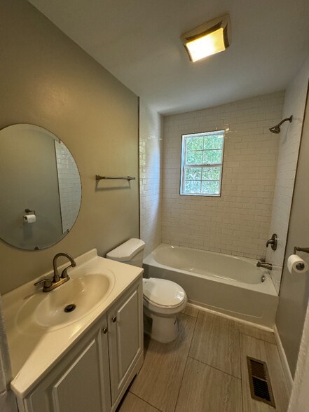 Building Photo - 1315 S High St