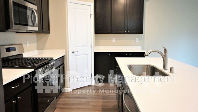 Building Photo - 4549 Bay Vista Blvd