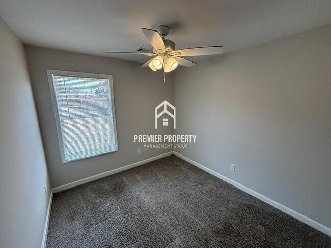 Building Photo - 224 Bradford Circle - Available Now!