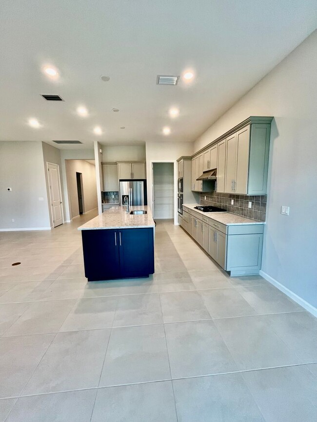 Building Photo - VERANDA GARDENS BRAND NEW HOME