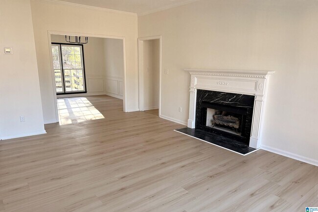 Building Photo - 121 Kentwood Way