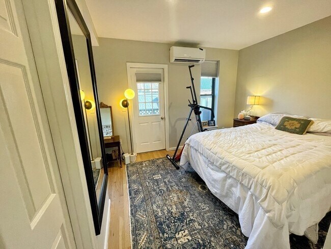 Building Photo - 49 Warren Ave