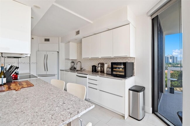 Building Photo - 20185 E Country Club Dr