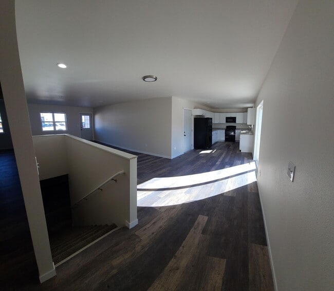Building Photo - 3 Bedroom Duplex