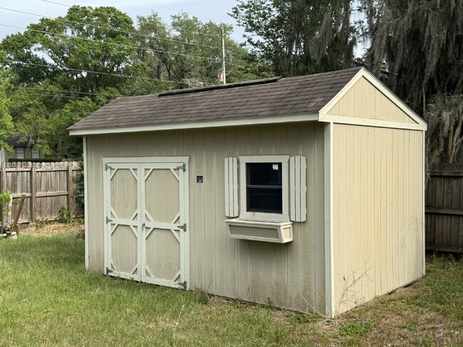 Building Photo - For Rent
