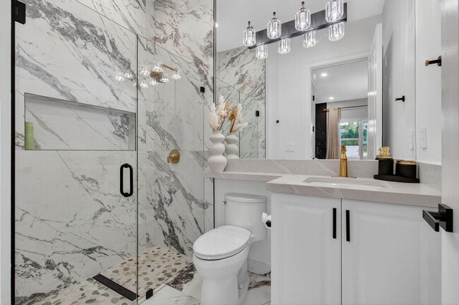 Building Photo - 19886 Meadowside Ln