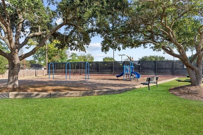 Building Photo - 3006 Sherborne St