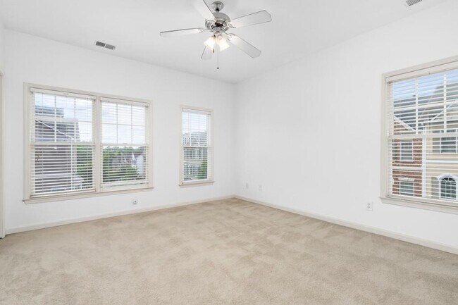 Building Photo - 2301 Marion Walk Dr SE