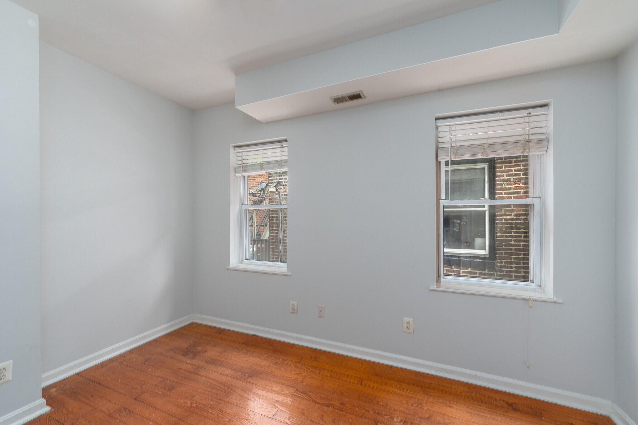 Building Photo - 926 S Hanover St
