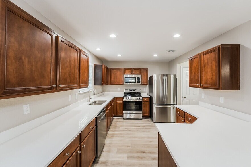 Building Photo - 20727 Dickinson Manor Ln