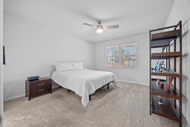 Building Photo - 2424 Pecan Island Dr