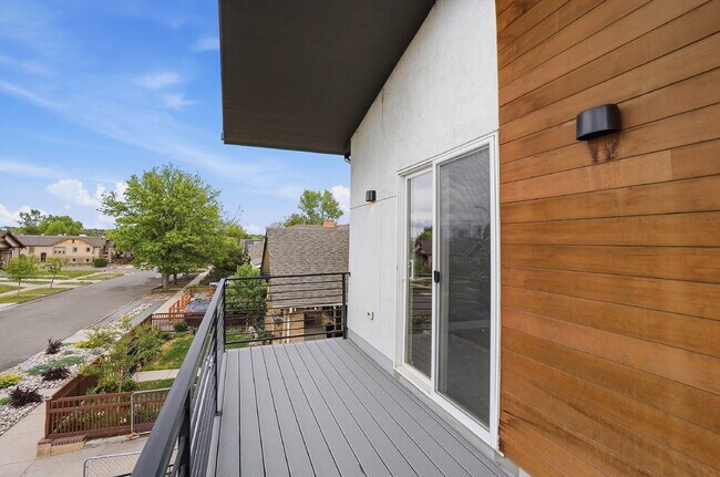 Building Photo - $3,940.95 - 3 Bed, 2.5 Bath Townhome In Denver with Central AC and Outdoor Space!