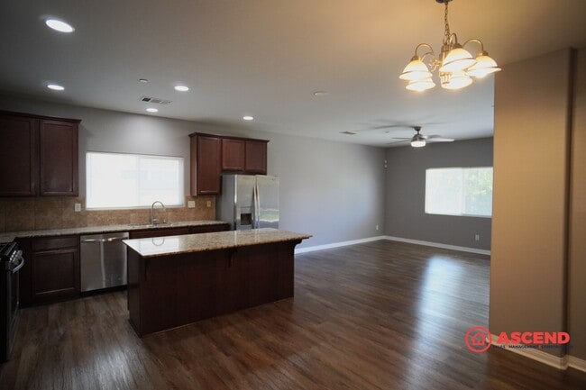 Building Photo - Beautiful 4 Bedroom SW Home Close to Freeway!