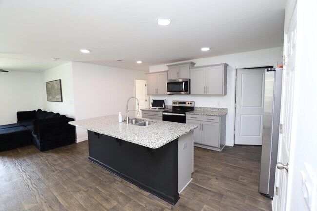 Building Photo - 2037 Elmridge Rd