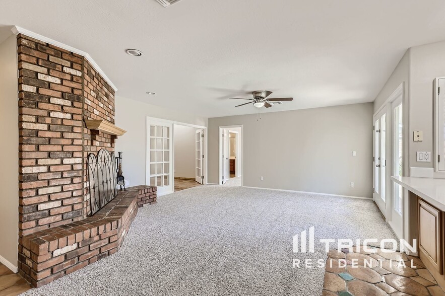 Building Photo - 4809 W Cochise Dr