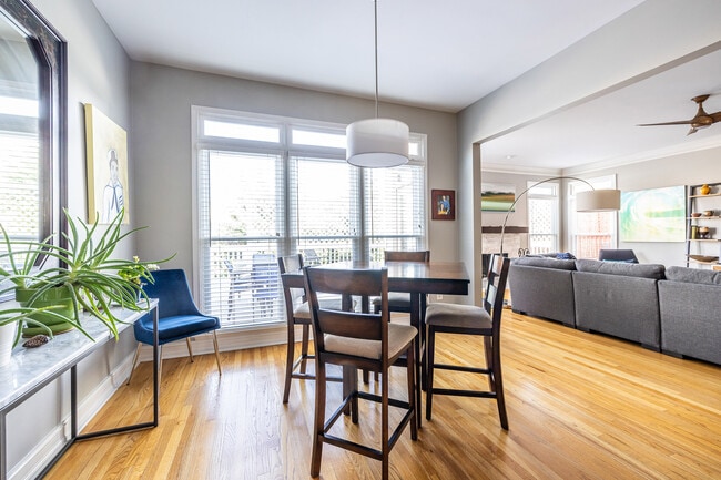 Building Photo - 2454 Vivian Cir