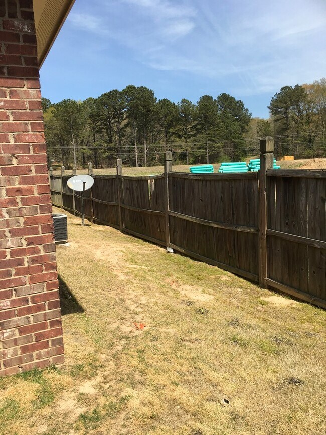 Building Photo - 104 Cypress Glenn
