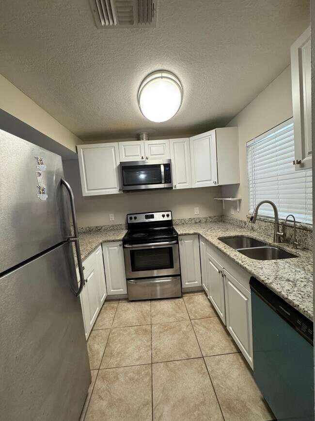 Building Photo - 2625 FL-590