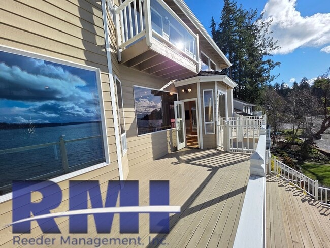 Building Photo - Waterfront Oasis!!!!