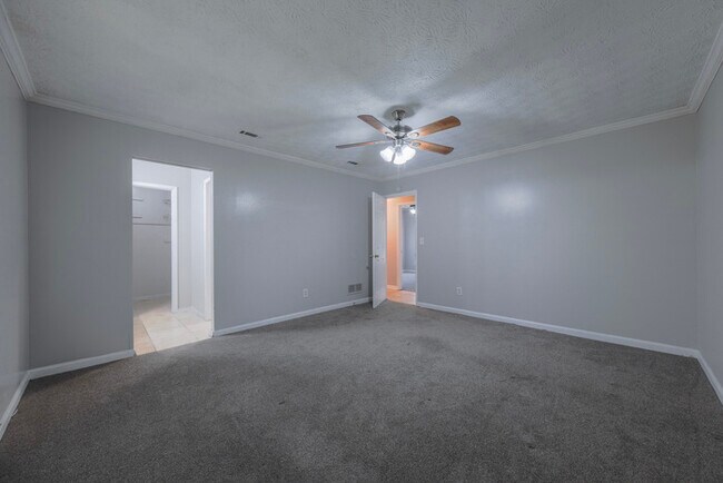 Building Photo - Cozy 3-Bedroom Rental with Fireplace & Mod...