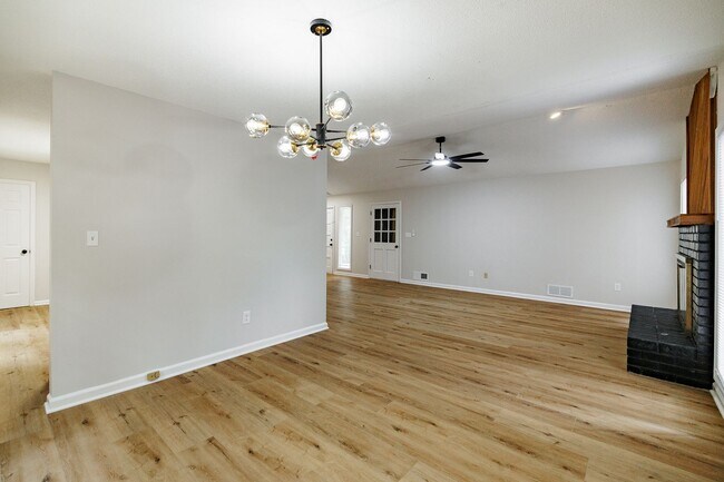 Building Photo - Updated Home in Ansley Park!