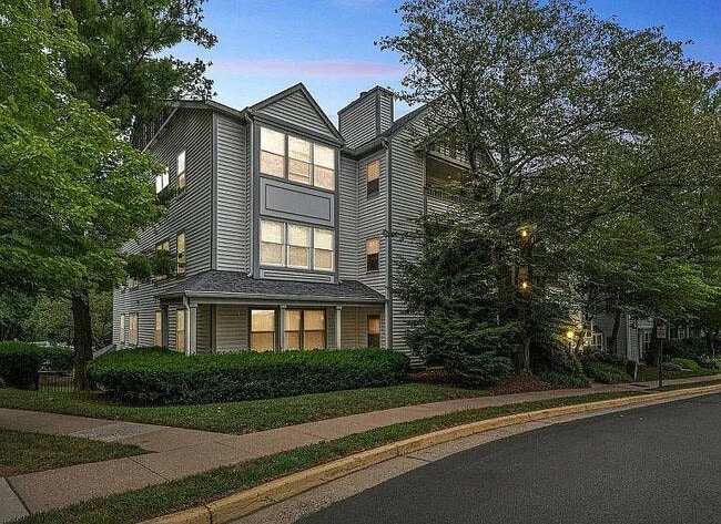 Building Photo - 7705 Lafayette Forest Dr