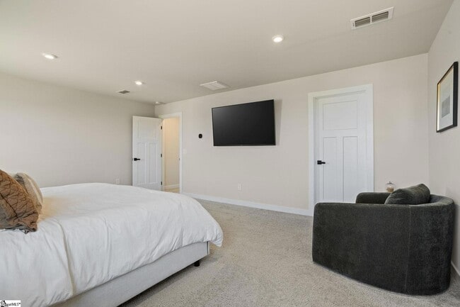 Building Photo - 680 Lady Fern Dr