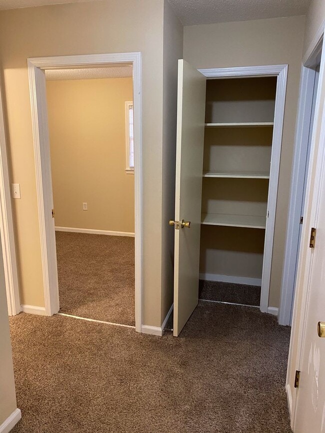 Building Photo - 220 Vickery Dr