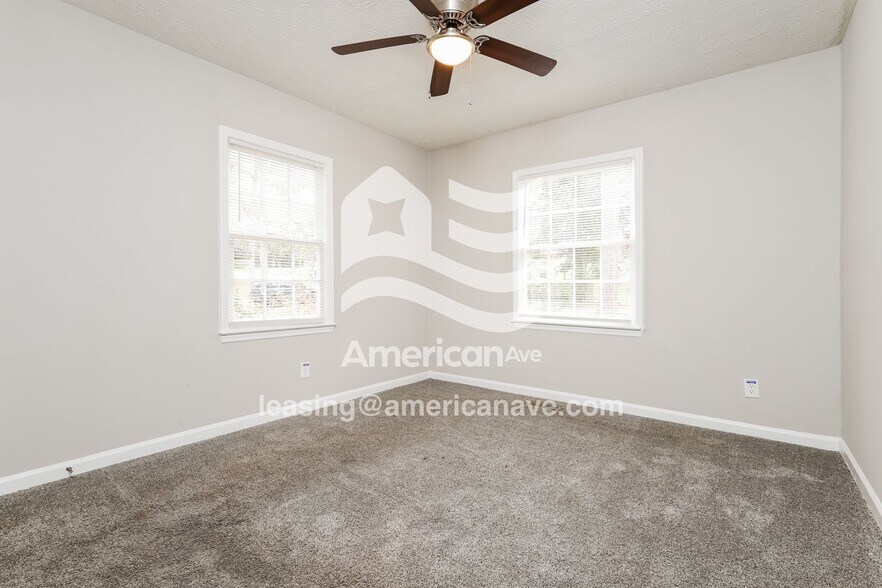 Building Photo - 4365 Pinebrook Dr