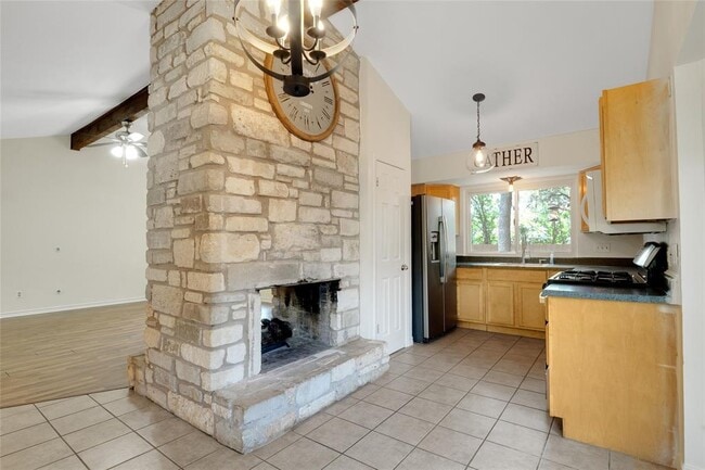 Building Photo - 616 Russet Valley Dr