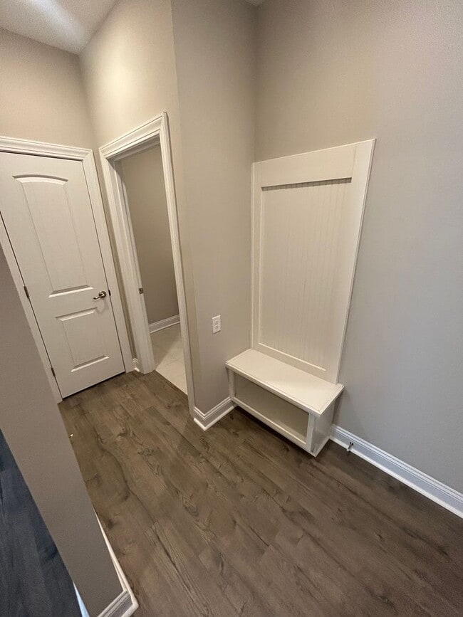 Building Photo - 585 Oyster Dr