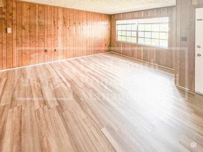 Building Photo - 715 W Daughtery Rd