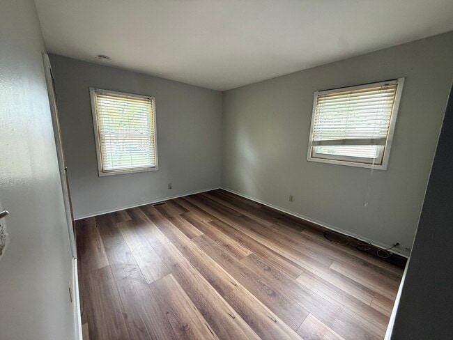 Building Photo - 613 Newberry Dr
