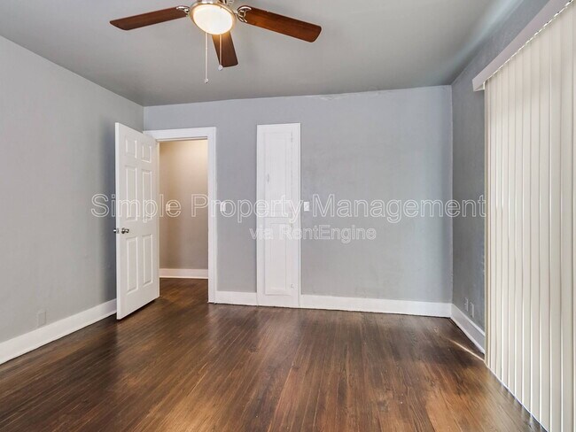 Building Photo - 4326 N Blackwelder Ave