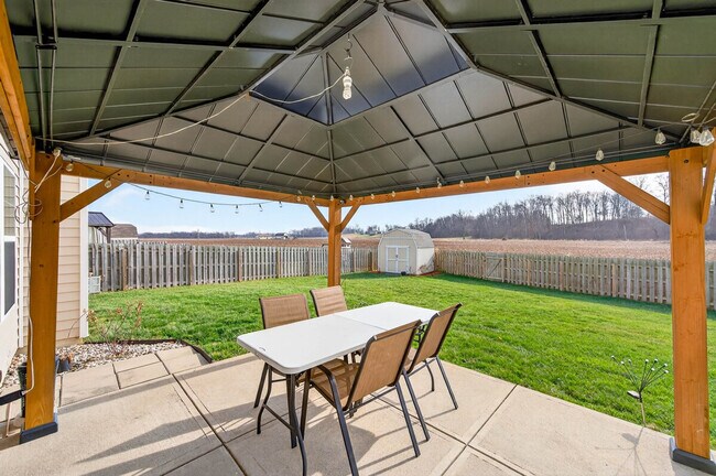 Building Photo - 1961 Creek Bank Dr