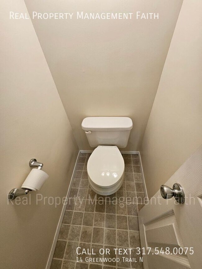 Building Photo - 14 Greenwood Trail N Dr