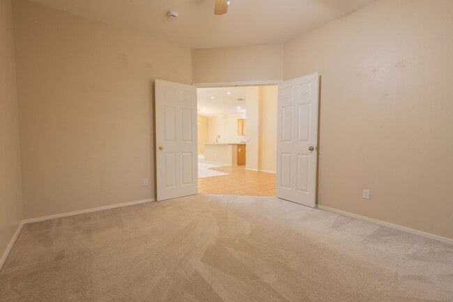 Building Photo - 3 Bedrooms 2 Bathrooms