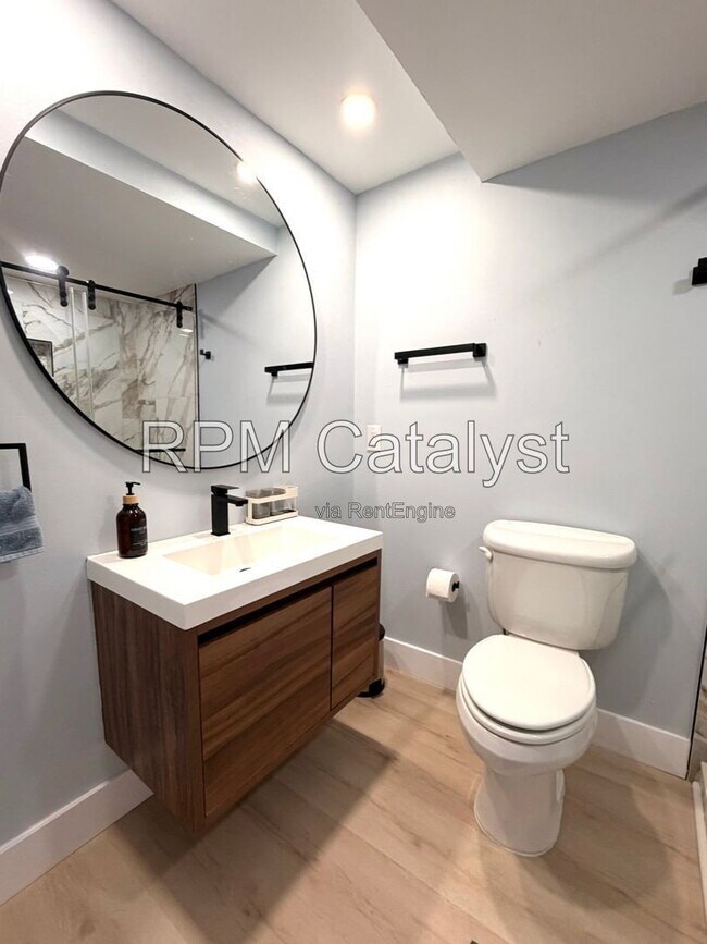 Building Photo - 4725 Cove Cir