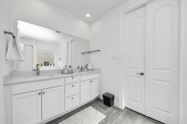 Building Photo - 21130 Almaco Dr