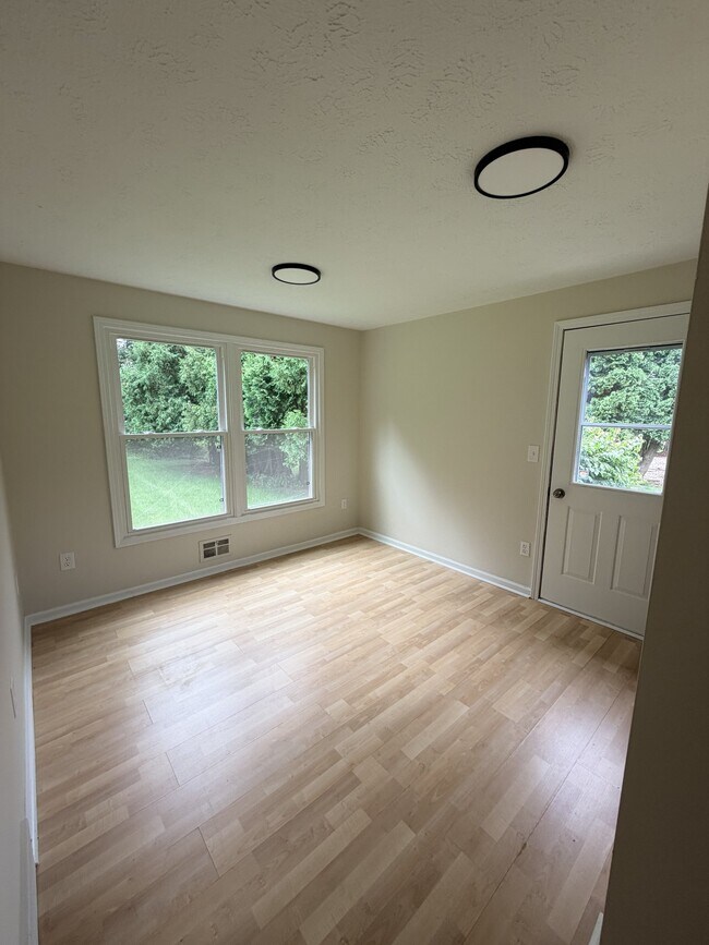 Building Photo - 27 Hillbridge Cir