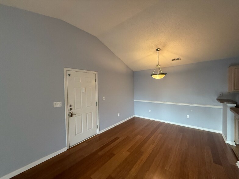 Building Photo - 3774 Hitchcock Way