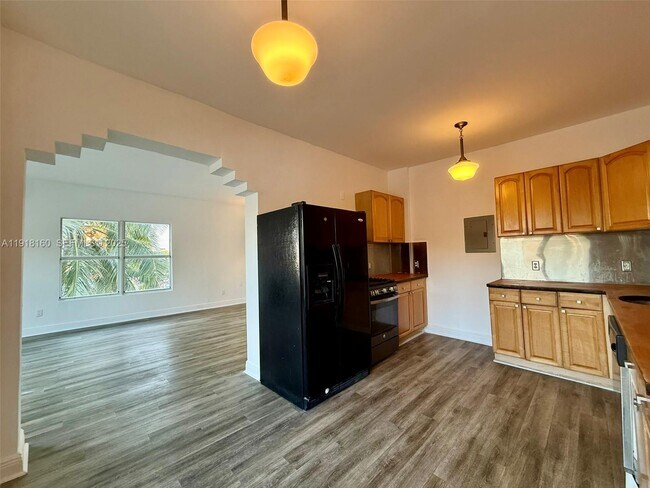 Building Photo - 4035 Meridian Ave