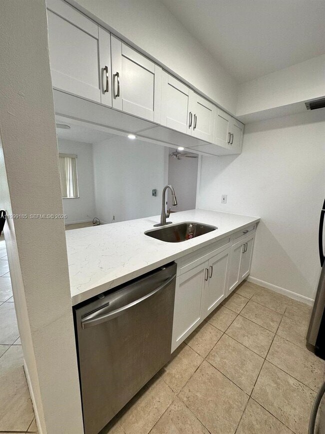 Building Photo - 7137 Golf Colony Ct