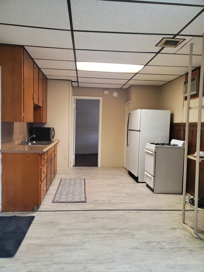 Primary Photo - 606 Broadway Ave N